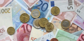 Gdzie najlepiej wymienić walutę przed podróżą?
