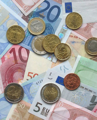 Gdzie najlepiej wymienić walutę przed podróżą?