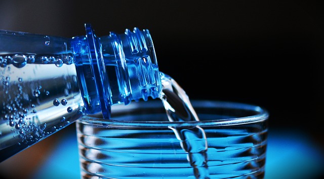Ile kosztuje butelka wody we Włoszech?