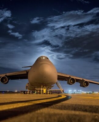 Ile się jedzie z Polski do Włoch samolotem?