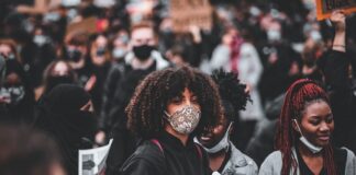 Jaki procent ludzi dożywa 80 lat?