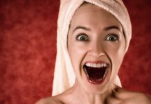 Co oznacza ręcznik na lusterku?