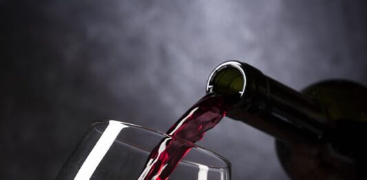 W jakim wieku można pić alkohol w Danii?